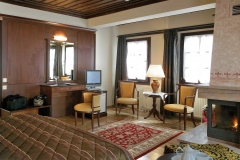 Τάττης Ξενώνας